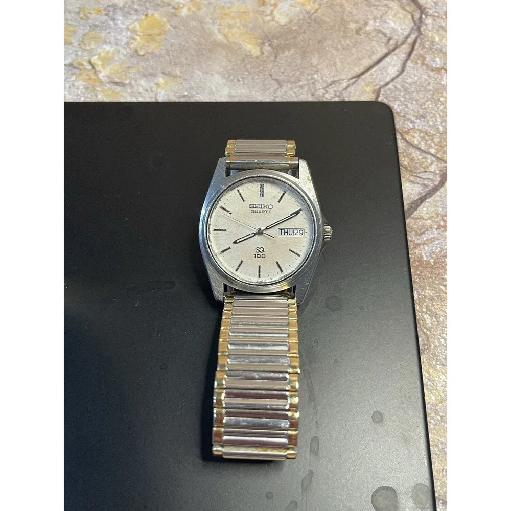 Vintage Seiko Men's Watch Japan Movement New Battery Installed 100' Water Depth